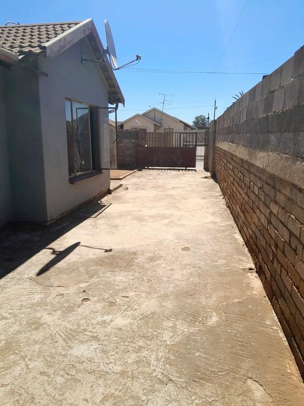 3 Bedroom Property for Sale in Protea Glen Gauteng