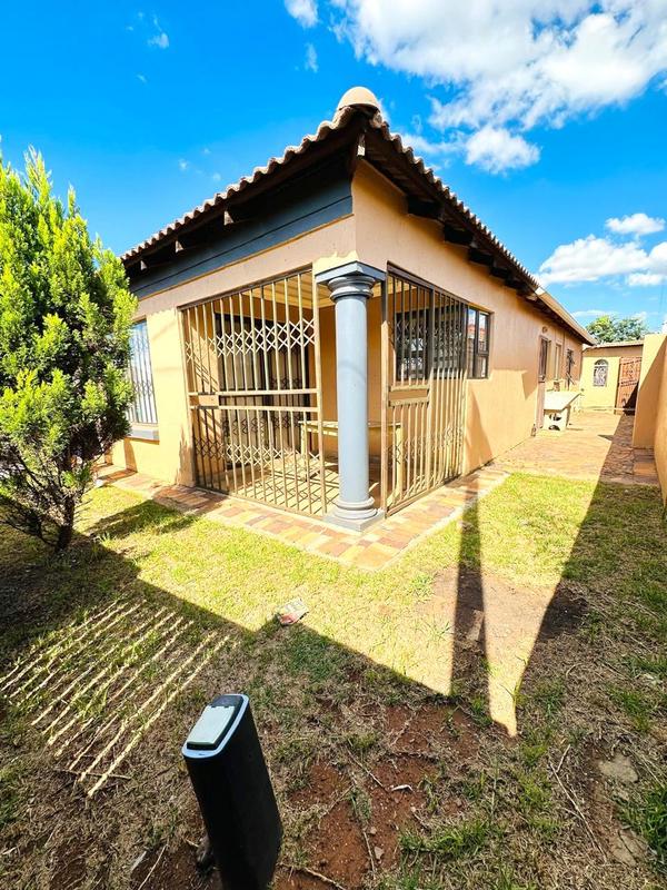 3 Bedroom Property for Sale in Protea Glen Gauteng