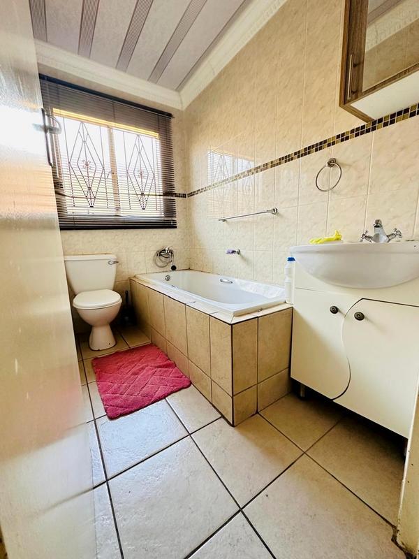 3 Bedroom Property for Sale in Protea Glen Gauteng