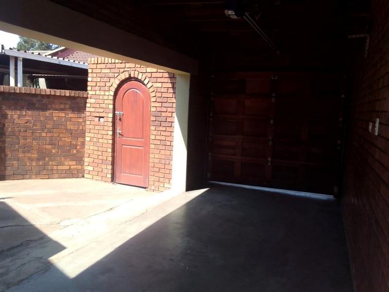 3 Bedroom Property for Sale in Protea North Gauteng