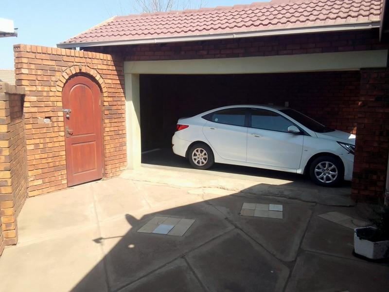 3 Bedroom Property for Sale in Protea North Gauteng