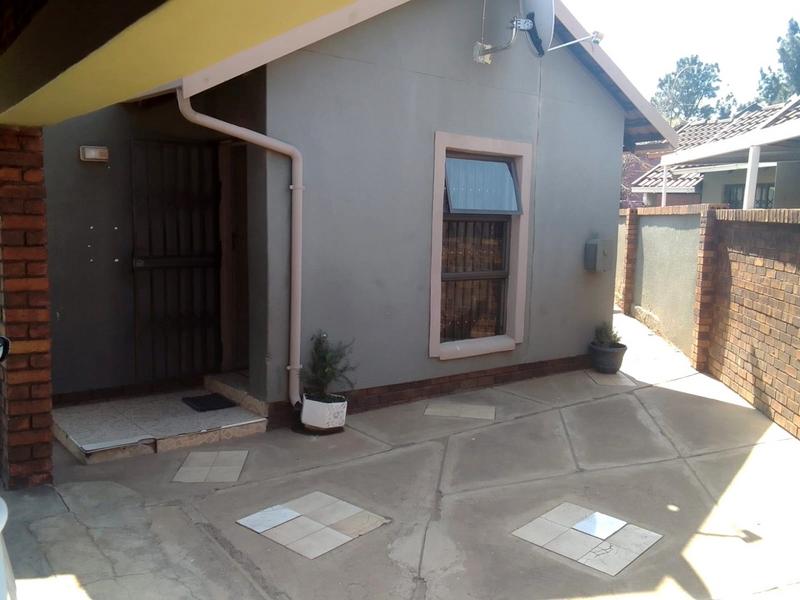 3 Bedroom Property for Sale in Protea North Gauteng