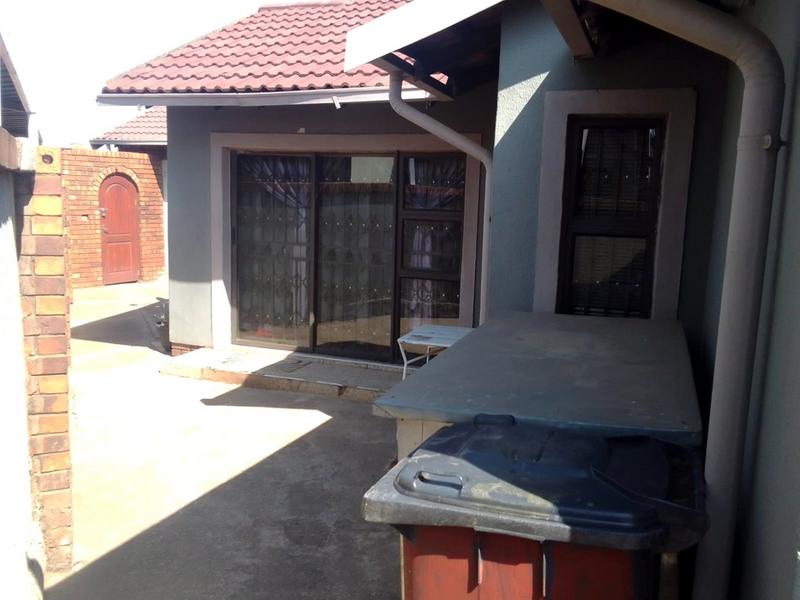 3 Bedroom Property for Sale in Protea North Gauteng