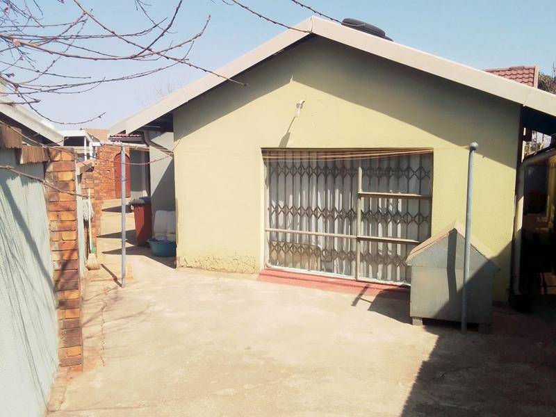 3 Bedroom Property for Sale in Protea North Gauteng