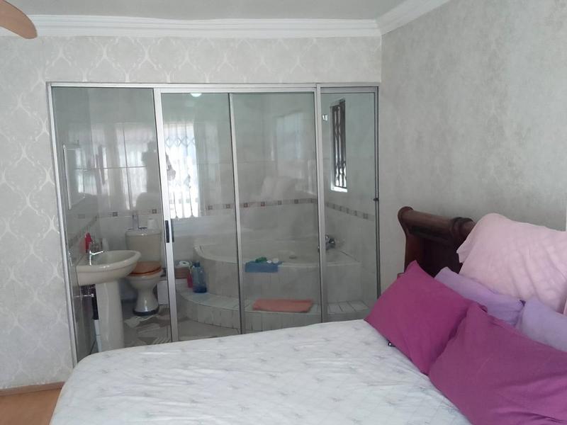 3 Bedroom Property for Sale in Protea North Gauteng