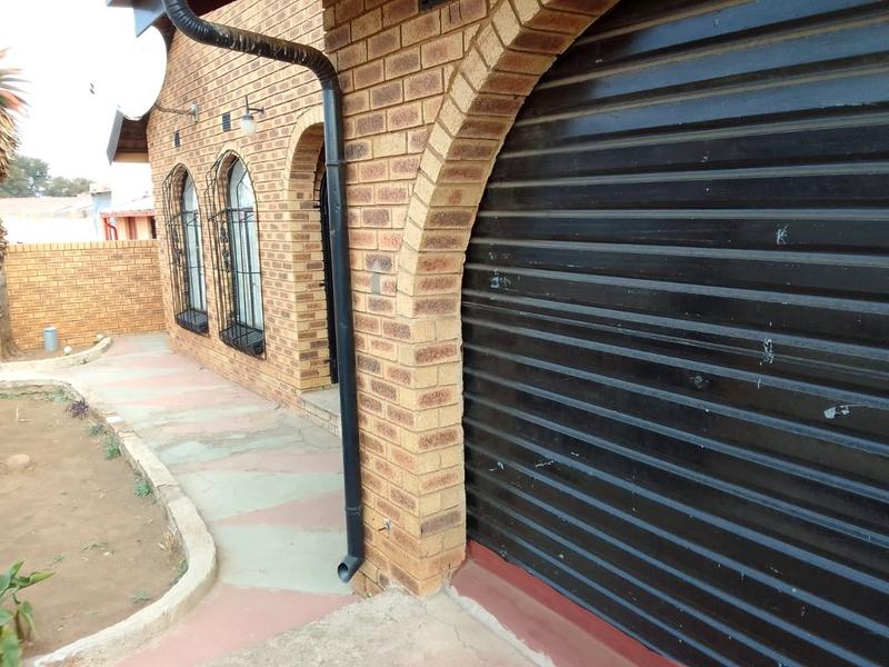 2 Bedroom Property for Sale in Tladi Gauteng