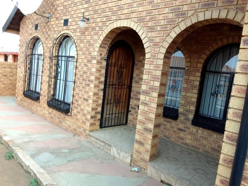 2 Bedroom Property for Sale in Tladi Gauteng