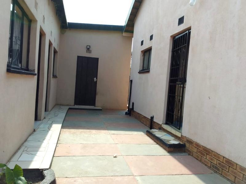 2 Bedroom Property for Sale in Tladi Gauteng