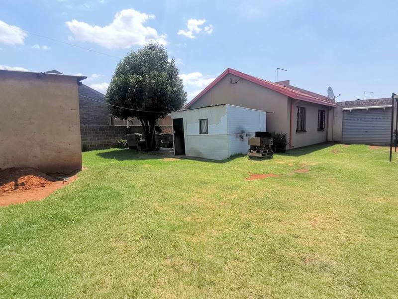 2 Bedroom Property for Sale in Tokoza Gauteng