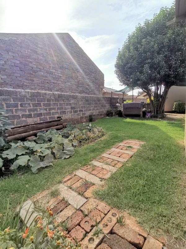 2 Bedroom Property for Sale in Tokoza Gauteng