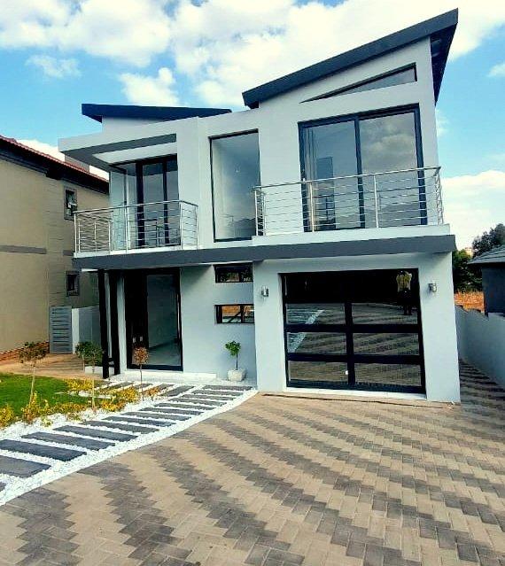 3 Bedroom Property for Sale in Wildtuinpark Gauteng