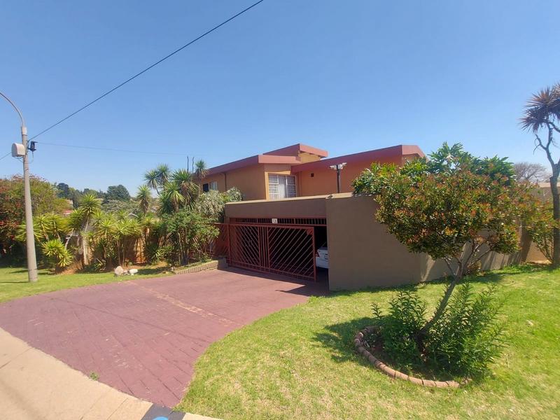 8 Bedroom Property for Sale in Wilro Park Gauteng