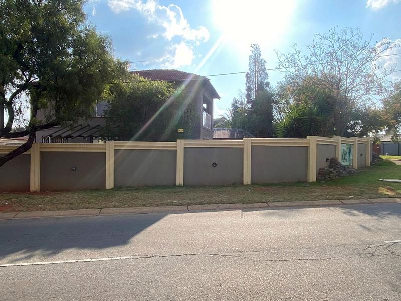 5 Bedroom Property for Sale in Witpoortjie Gauteng