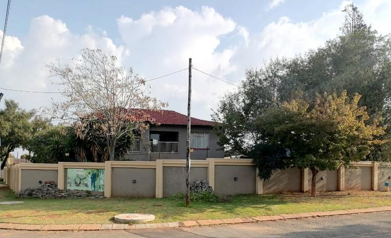 5 Bedroom Property for Sale in Witpoortjie Gauteng