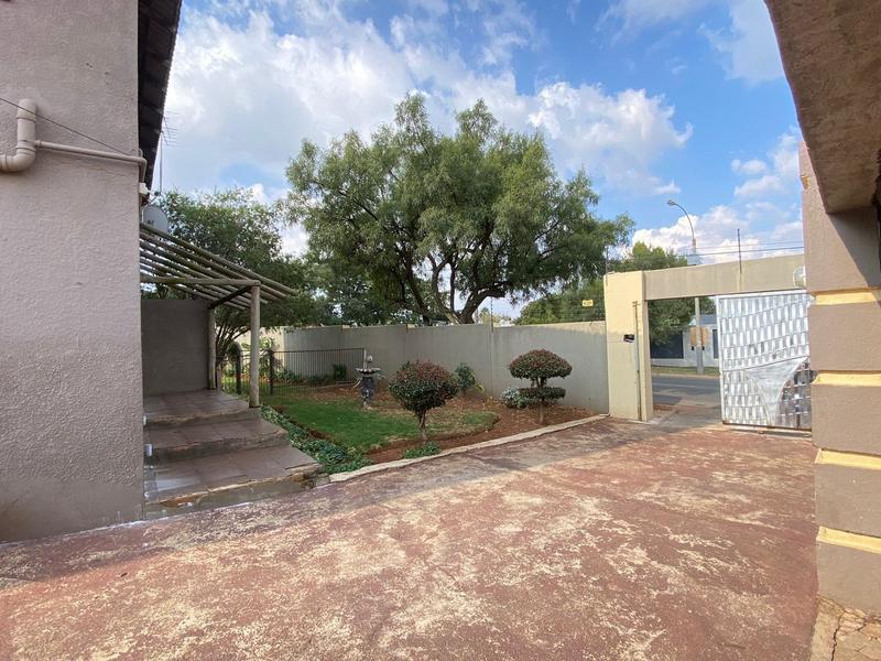 5 Bedroom Property for Sale in Witpoortjie Gauteng