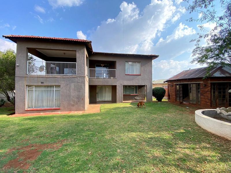 5 Bedroom Property for Sale in Witpoortjie Gauteng