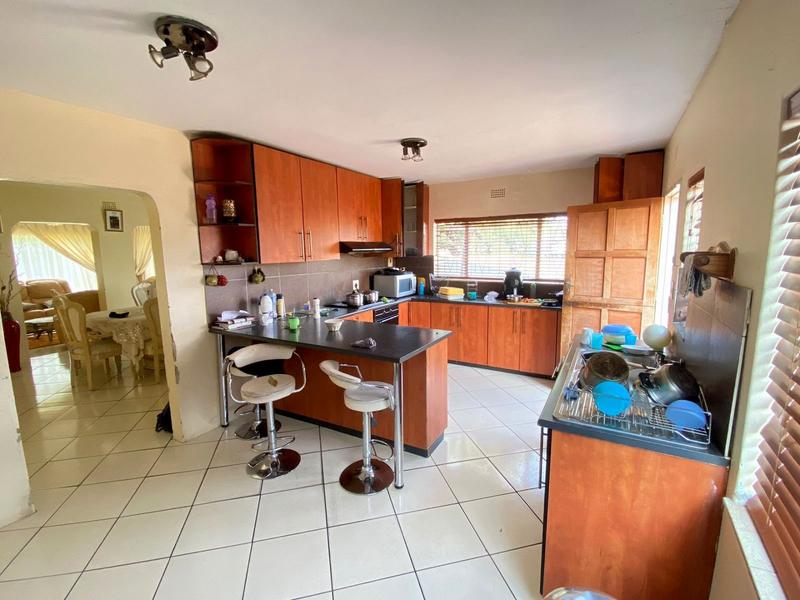 5 Bedroom Property for Sale in Witpoortjie Gauteng