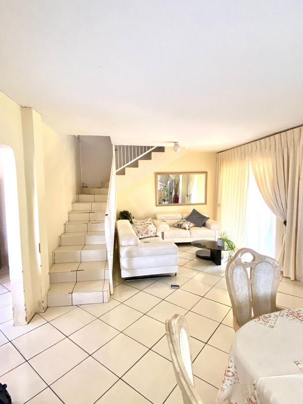 5 Bedroom Property for Sale in Witpoortjie Gauteng