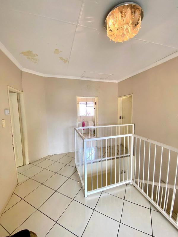 5 Bedroom Property for Sale in Witpoortjie Gauteng