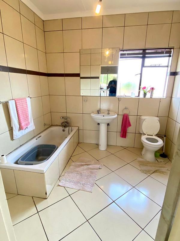 5 Bedroom Property for Sale in Witpoortjie Gauteng