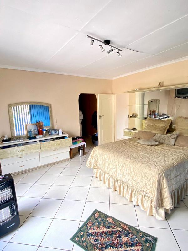 5 Bedroom Property for Sale in Witpoortjie Gauteng