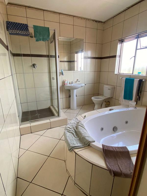 5 Bedroom Property for Sale in Witpoortjie Gauteng