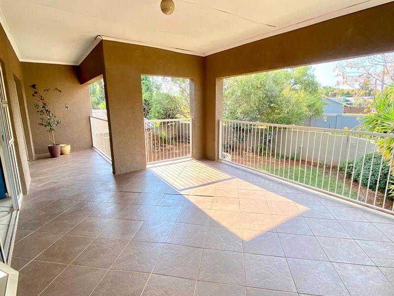 5 Bedroom Property for Sale in Witpoortjie Gauteng