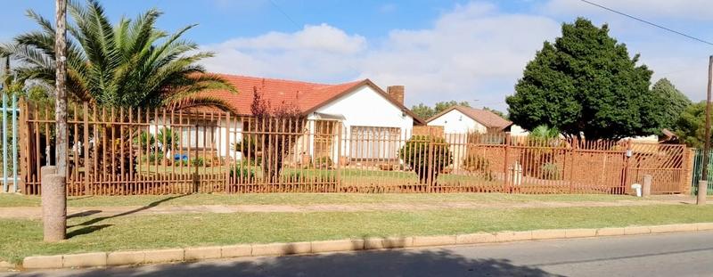 4 Bedroom Property for Sale in Witpoortjie Gauteng