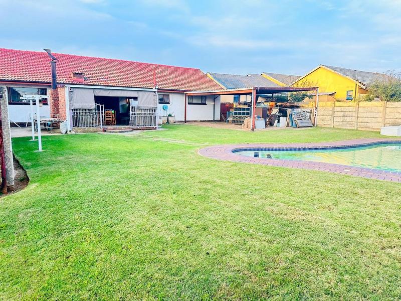 4 Bedroom Property for Sale in Witpoortjie Gauteng