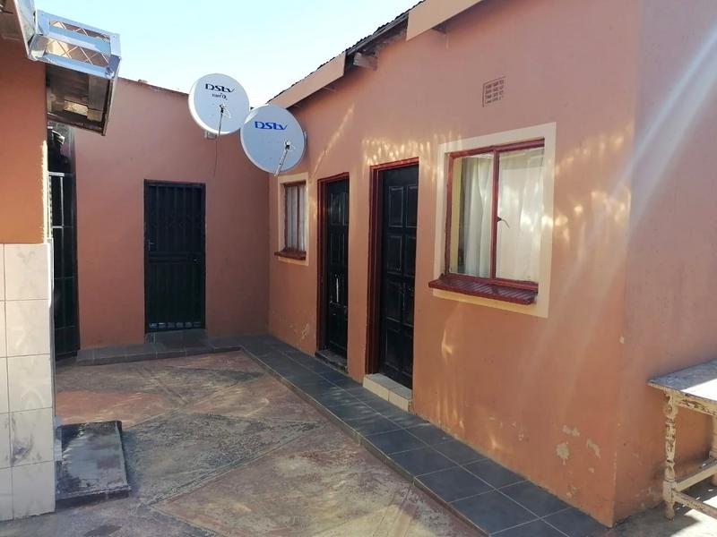 2 Bedroom Property for Sale in Zola Gauteng