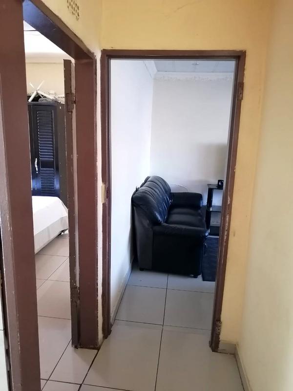 2 Bedroom Property for Sale in Zola Gauteng