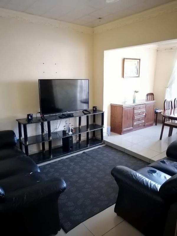 2 Bedroom Property for Sale in Zola Gauteng