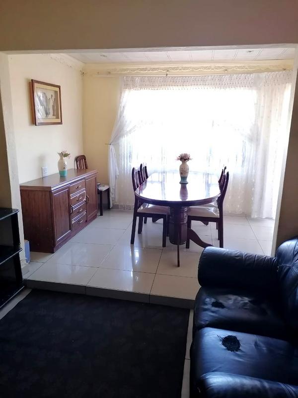 2 Bedroom Property for Sale in Zola Gauteng