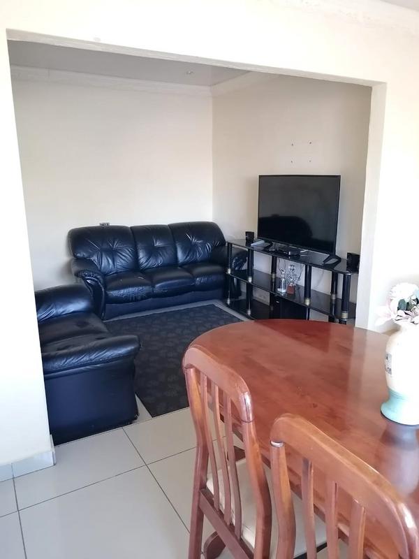 2 Bedroom Property for Sale in Zola Gauteng