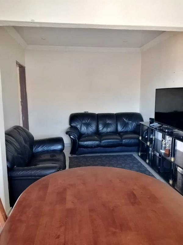 2 Bedroom Property for Sale in Zola Gauteng