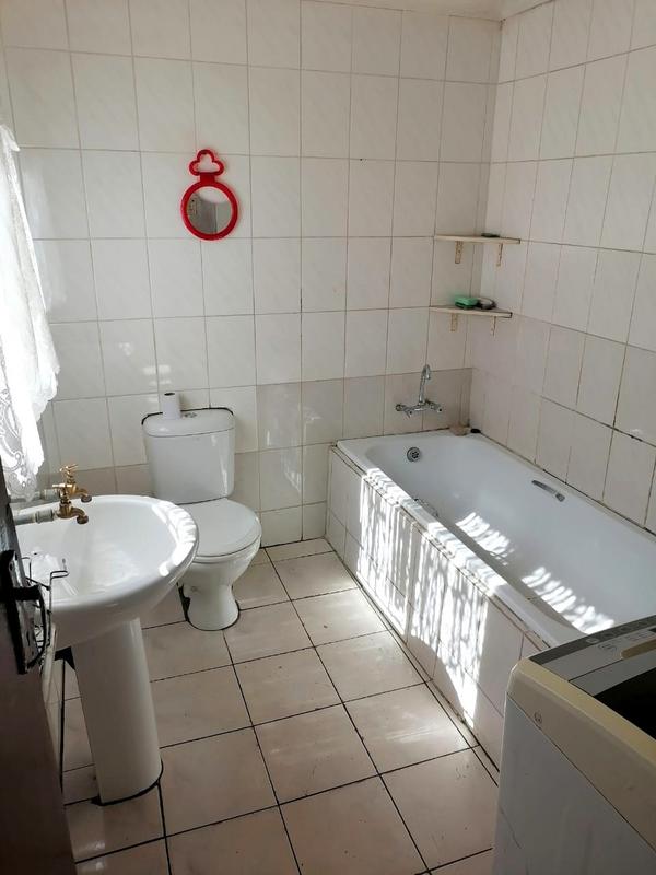 2 Bedroom Property for Sale in Zola Gauteng