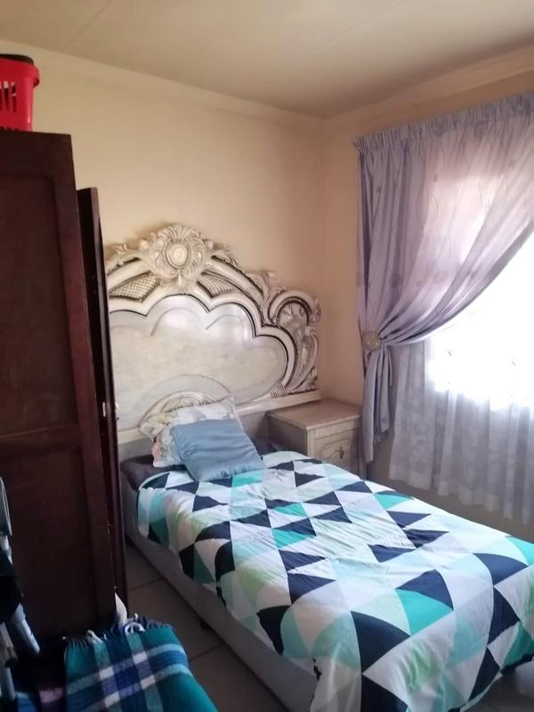 2 Bedroom Property for Sale in Zola Gauteng