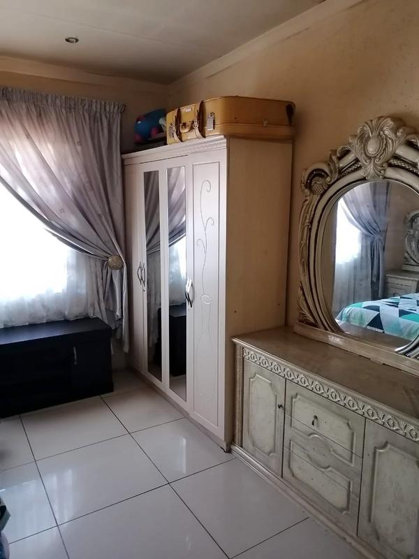 2 Bedroom Property for Sale in Zola Gauteng