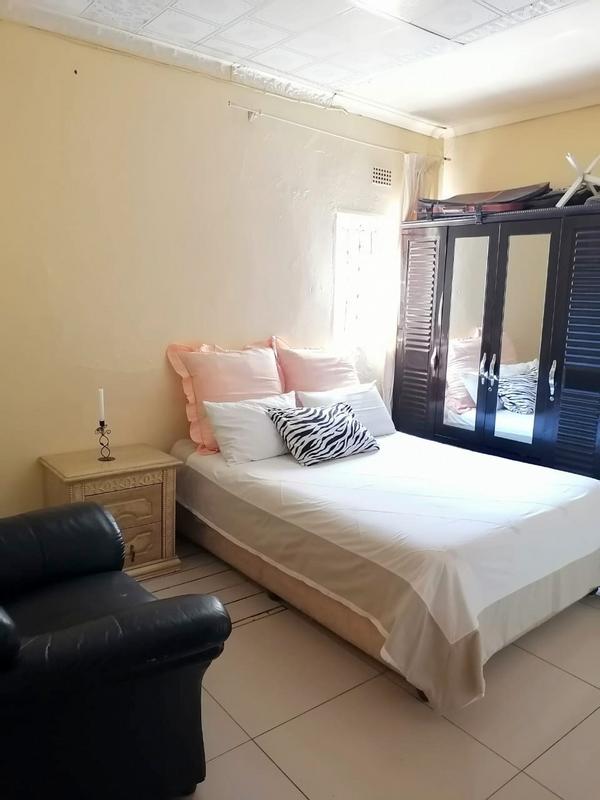 2 Bedroom Property for Sale in Zola Gauteng