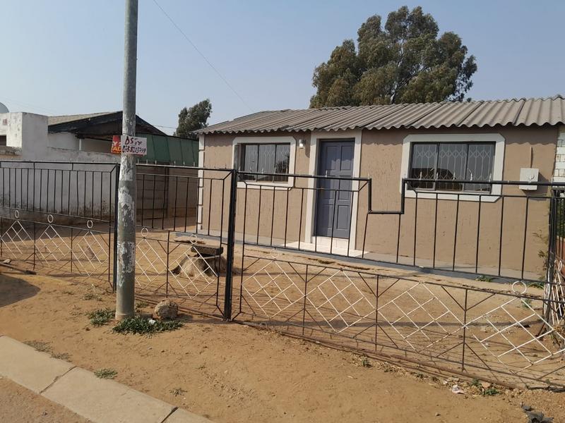 2 Bedroom Property for Sale in Zola Gauteng