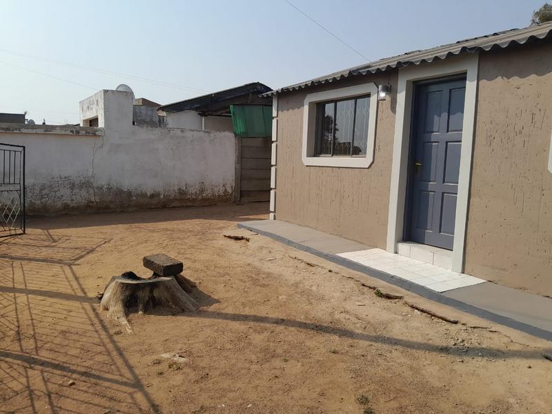 2 Bedroom Property for Sale in Zola Gauteng