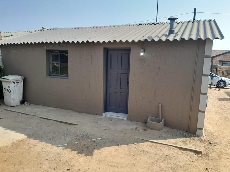 2 Bedroom Property for Sale in Zola Gauteng