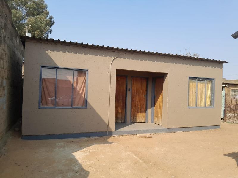 2 Bedroom Property for Sale in Zola Gauteng