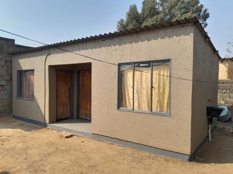 2 Bedroom Property for Sale in Zola Gauteng