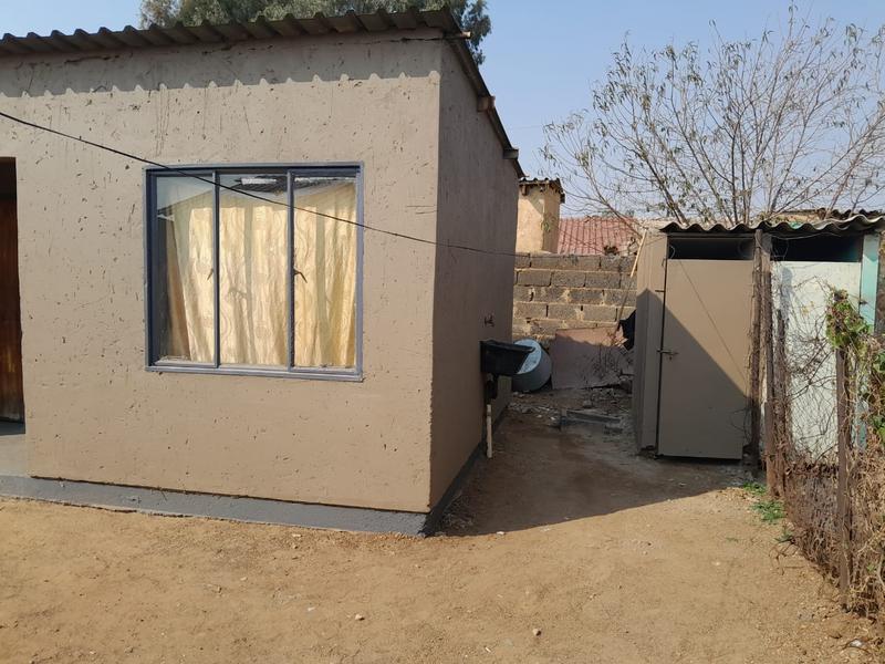 2 Bedroom Property for Sale in Zola Gauteng