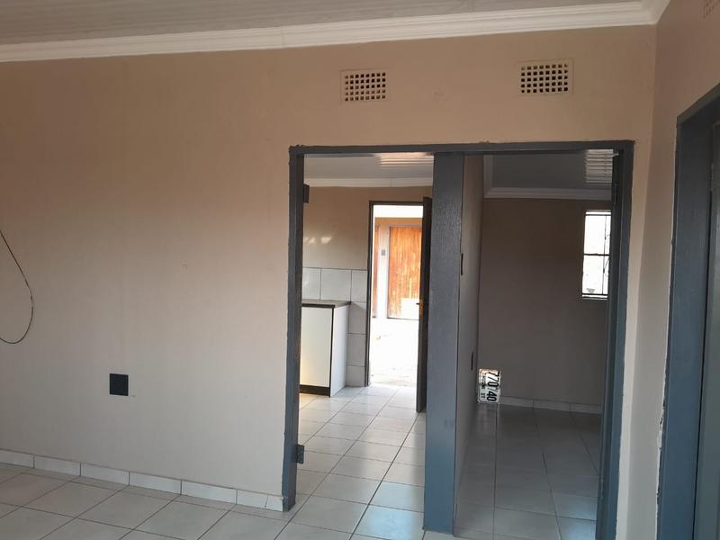 2 Bedroom Property for Sale in Zola Gauteng