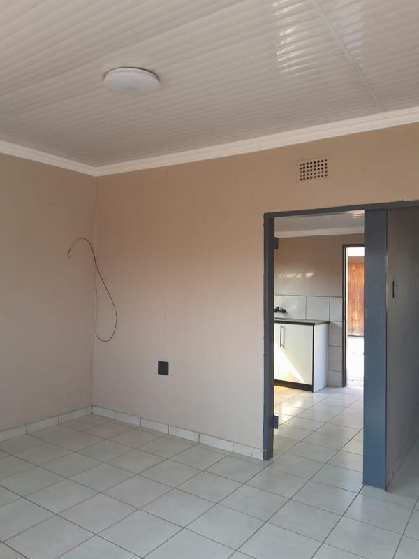 2 Bedroom Property for Sale in Zola Gauteng