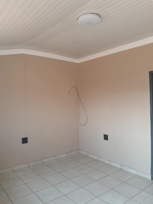 2 Bedroom Property for Sale in Zola Gauteng