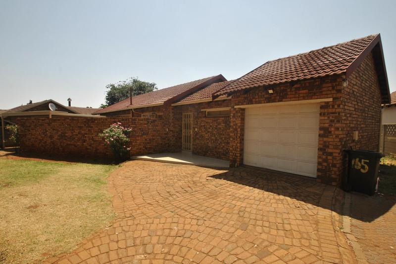 5 Bedroom Property for Sale in Dawn Park Gauteng