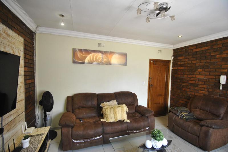 5 Bedroom Property for Sale in Dawn Park Gauteng